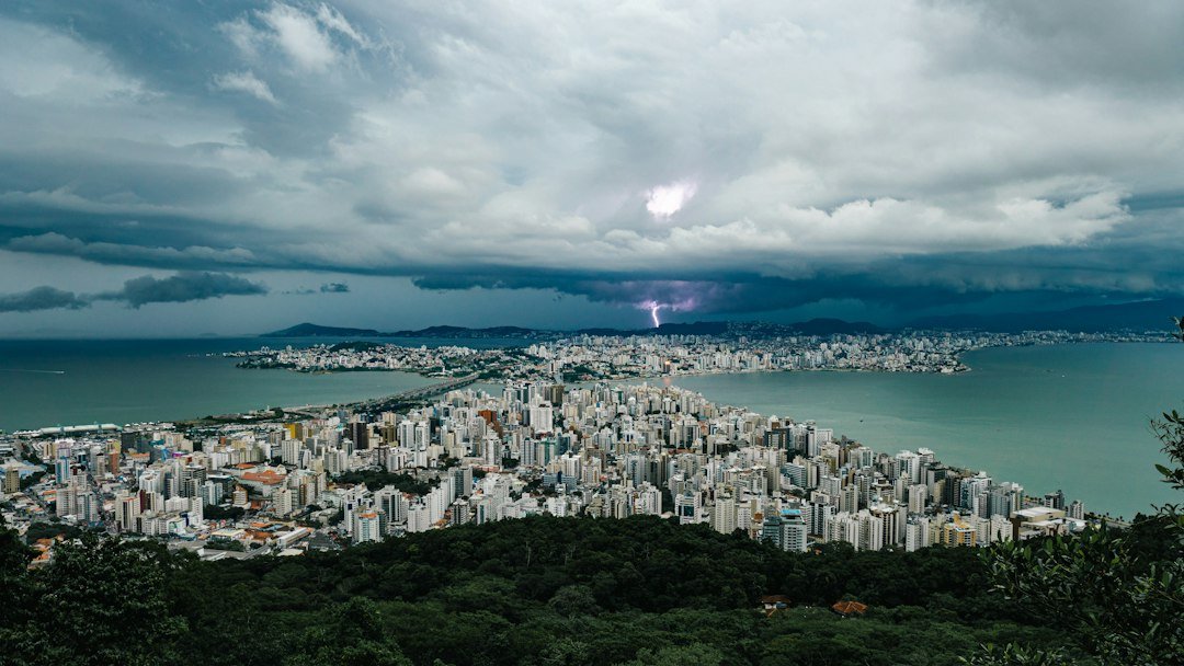 Estação meteorológica oficial - Foto: Pedro Fritsch / Unsplash